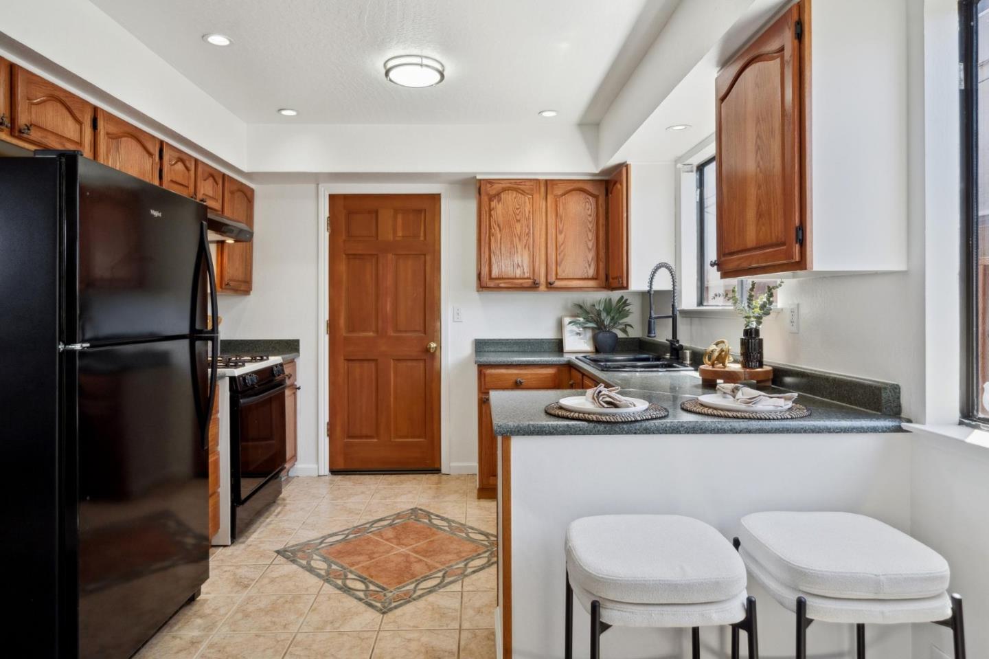 77 Montecito Avenue Pacifica, CA 94044 - Photo 7 of 23