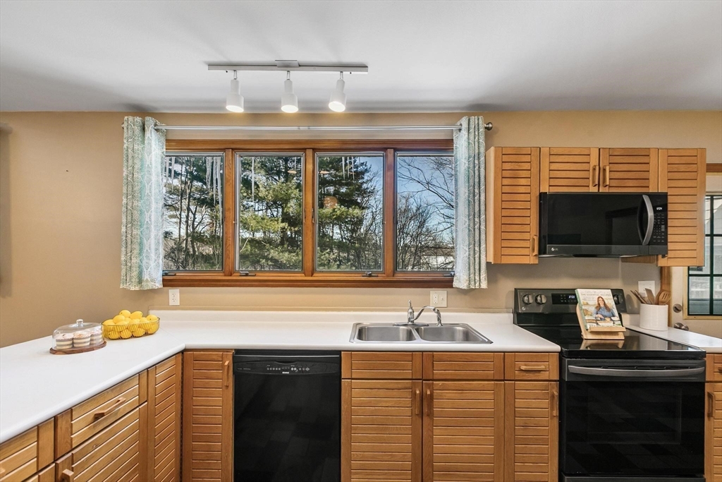 3 Rio Vista Street Billerica, MA 01862 - Photo 14 of 40