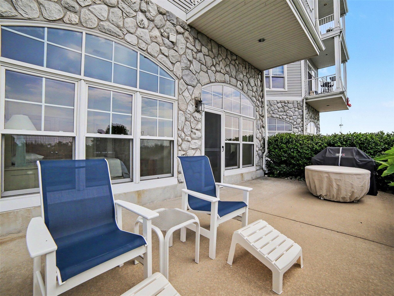 300 South Rath Avenue, Unit 22 Ludington, MI 49431 - Photo 22 of 28