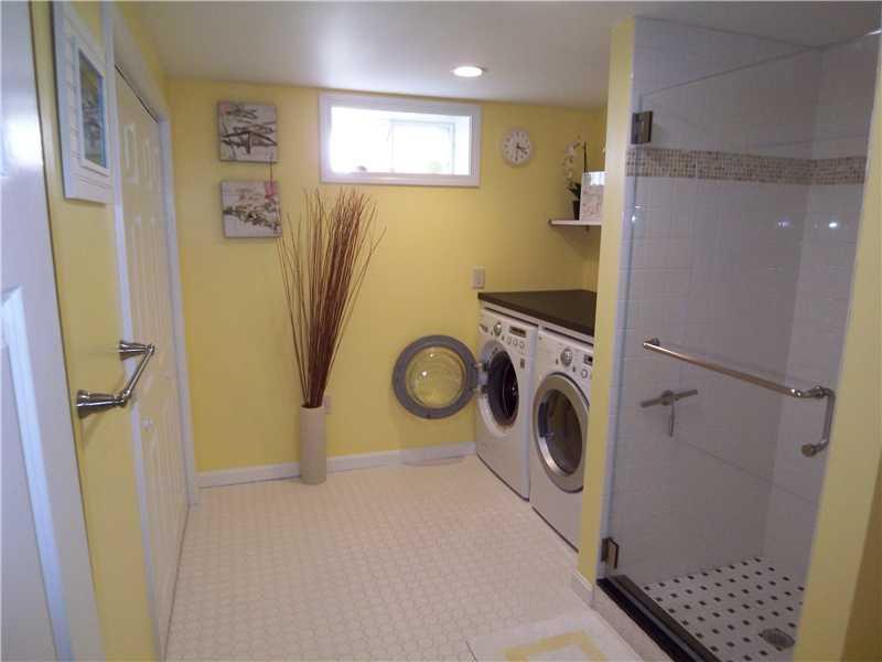 253 Clay Hill Road Cape Neddick, ME 03902 - Photo 12 of 16 Bathroom.