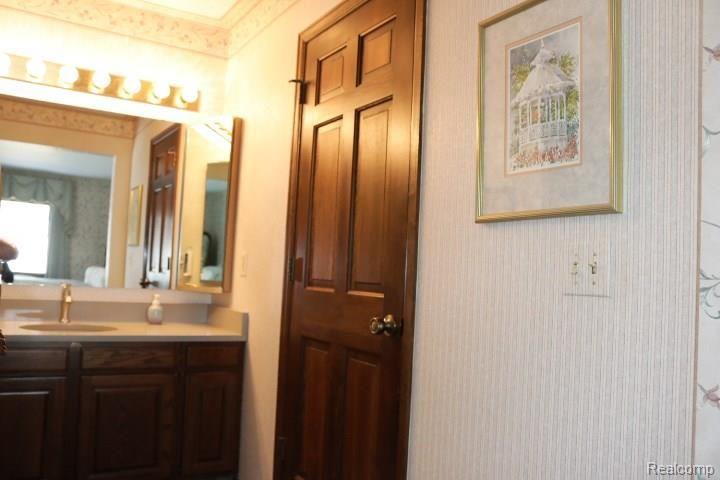 310 Stratford Road St. Clair, MI 48079 - Photo 39 of 56 IMG_9789.JPG