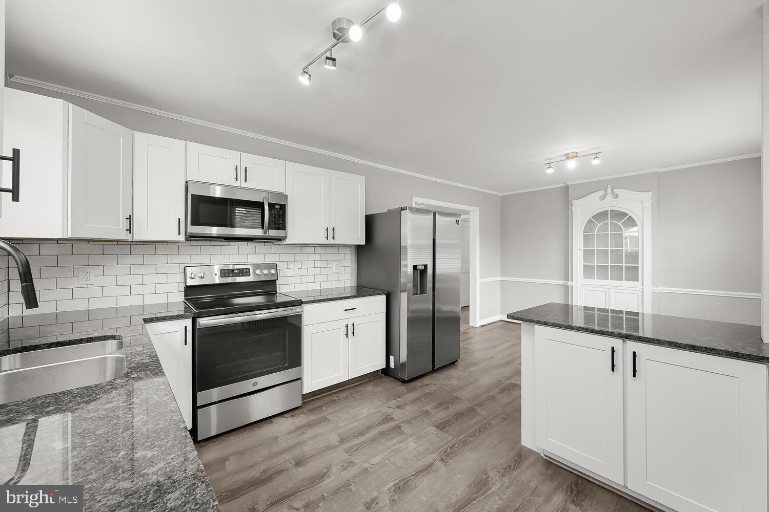420 Hillen Road Towson, MD 21286 - Photo 11 of 60 Main Level Kitchen