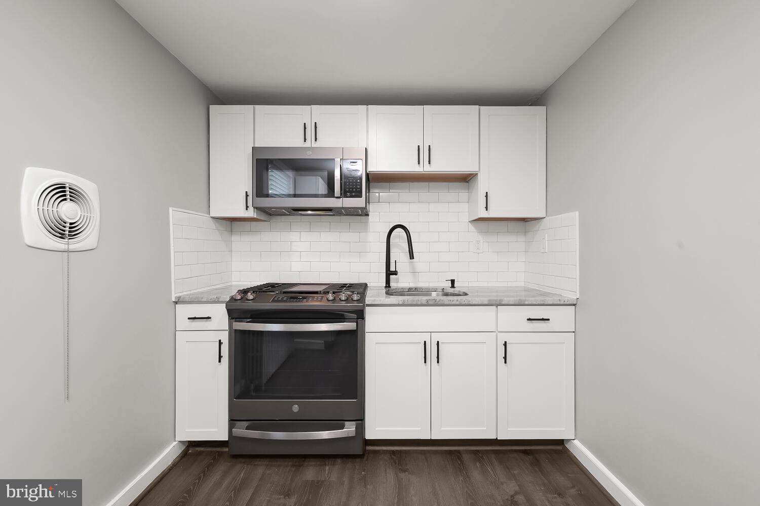 420 Hillen Road Towson, MD 21286 - Photo 36 of 60 Upper Level Kitchen