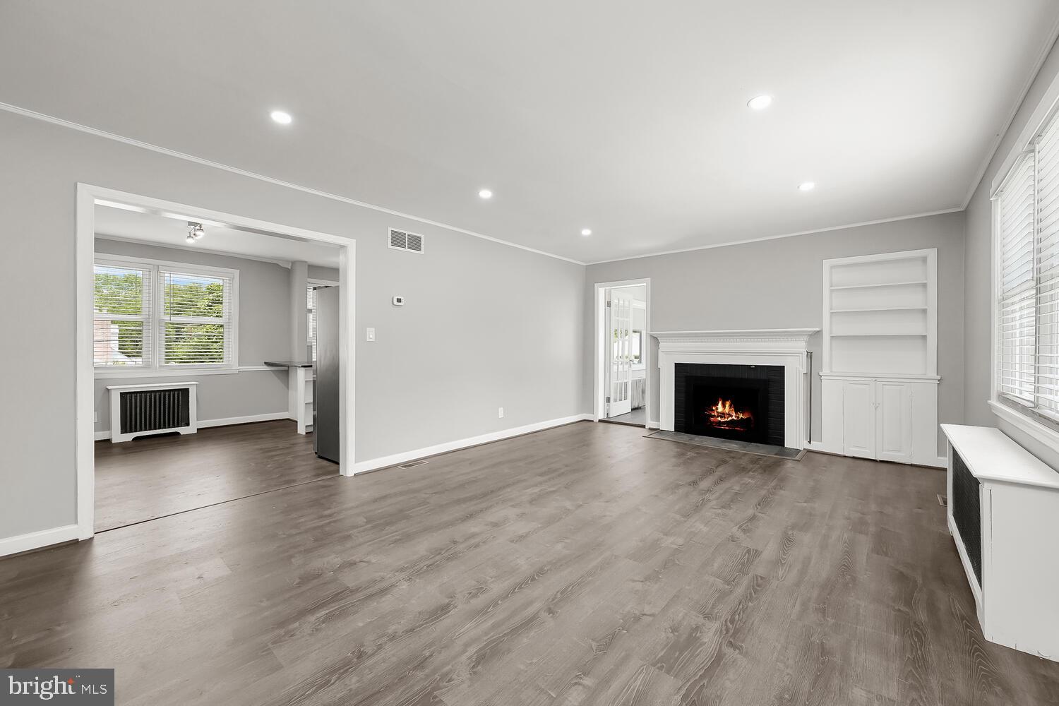 420 Hillen Road Towson, MD 21286 - Photo 7 of 60 Living Room