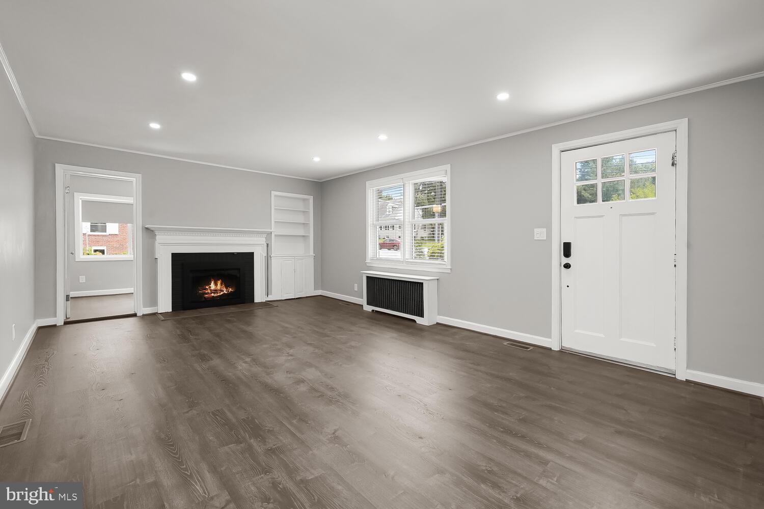 420 Hillen Road Towson, MD 21286 - Photo 8 of 60 Living Room