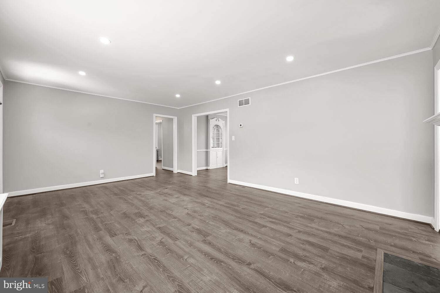 420 Hillen Road Towson, MD 21286 - Photo 9 of 60 Living Room