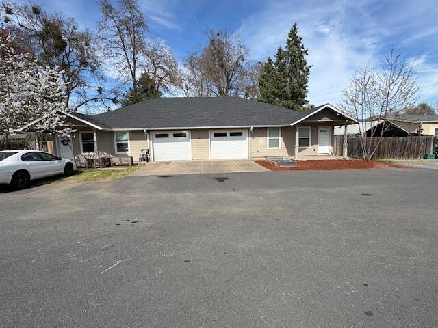 1380 Dowell Road Grants Pass, OR 97527 - Photo 2 of 27 Duplex