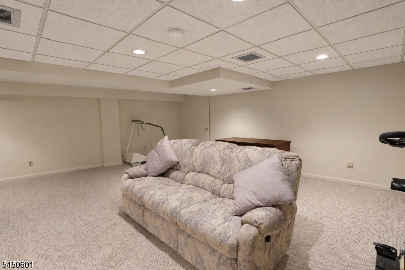 96 Easedale Road Wayne, NJ 07470 - Photo 21 of 25 Gallery Image 21