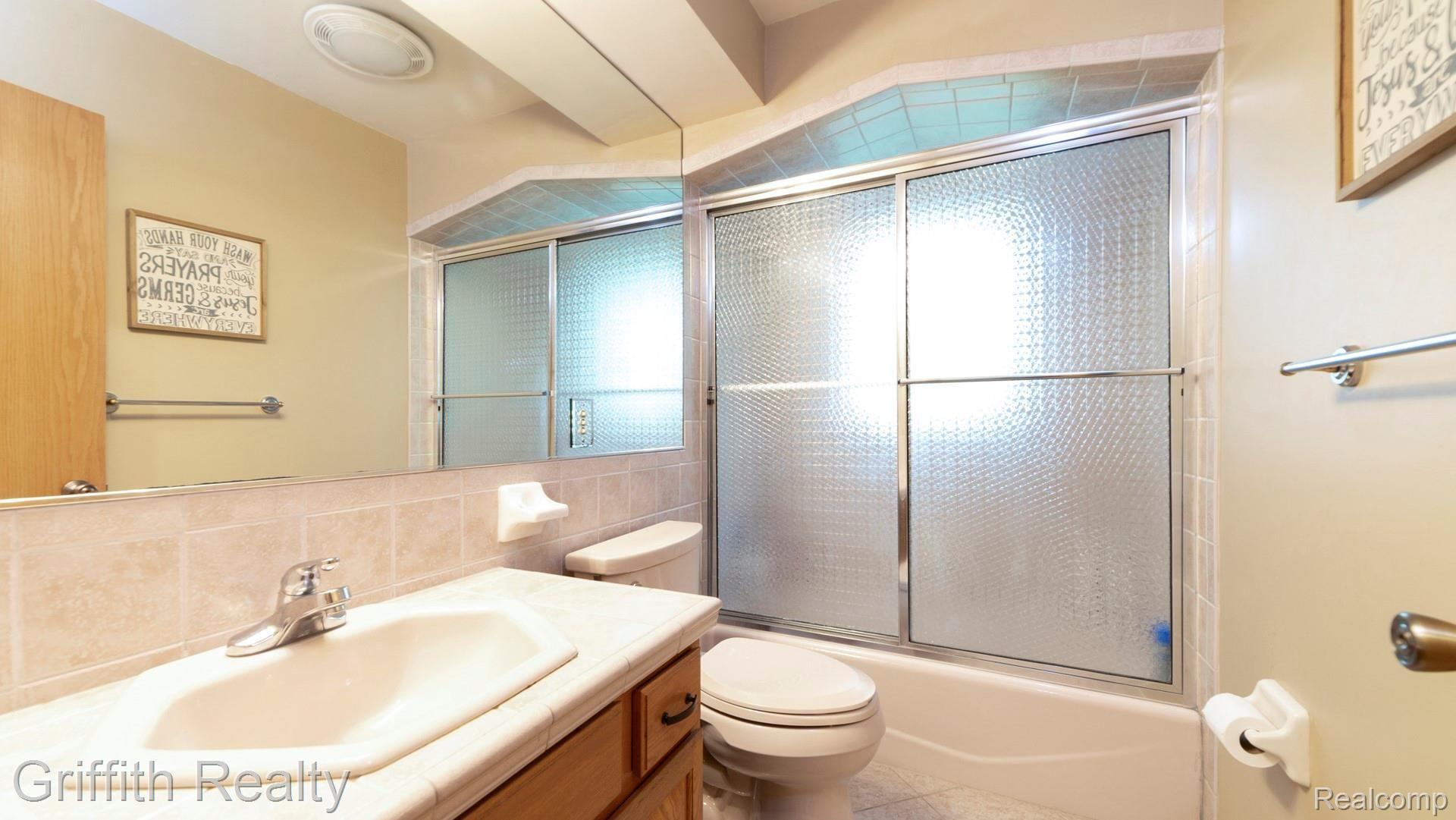 9695 North Marsh Road Fowlerville, MI 48836 - Photo 19 of 27 018-photo-bathroom-7123270.jpg