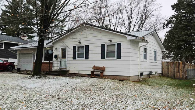 $215,000 | 1137 South Park Street, Shawano, WI 54166