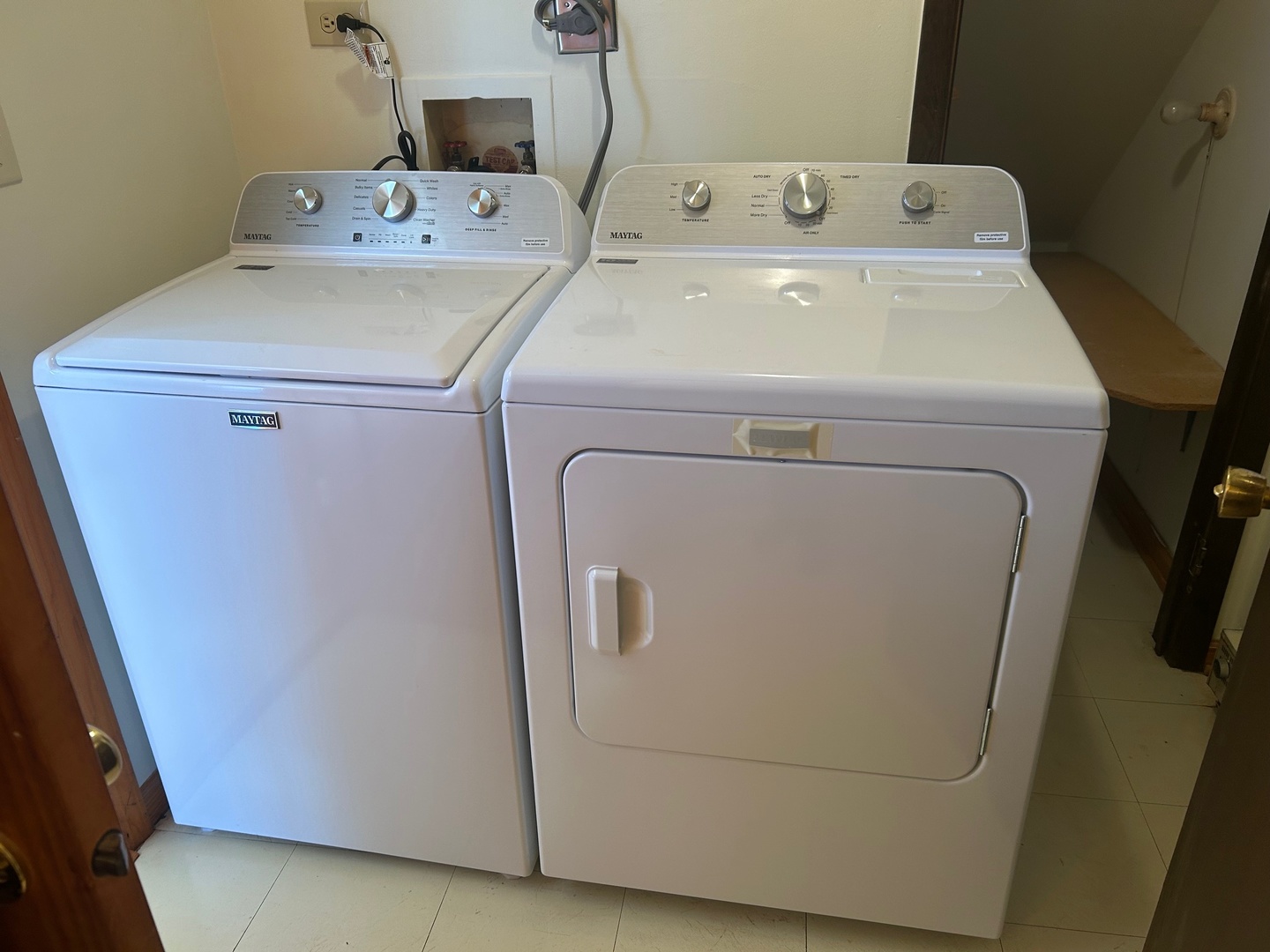 626 Terry Court, Unit A Roselle, IL 60172 - Photo 11 of 15 a utility room with dryer and washer