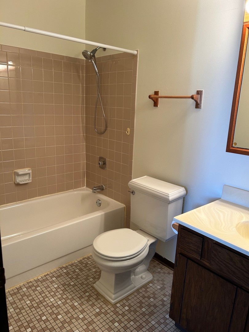626 Terry Court, Unit A Roselle, IL 60172 - Photo 12 of 15 a bathroom with a toilet a sink and bathtub