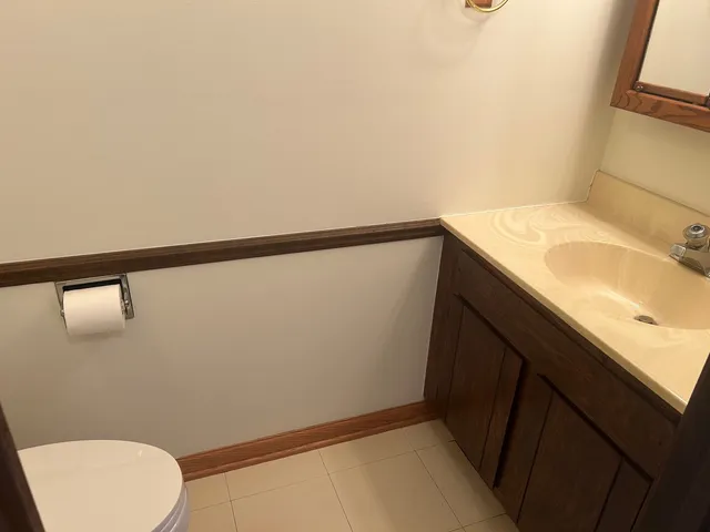 $2,600 | 626 Terry Court, Unit A, Roselle, IL 60172