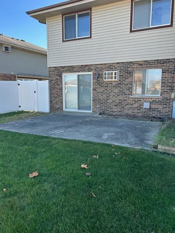 $2,600 | 626 Terry Court, Unit A, Roselle, IL 60172