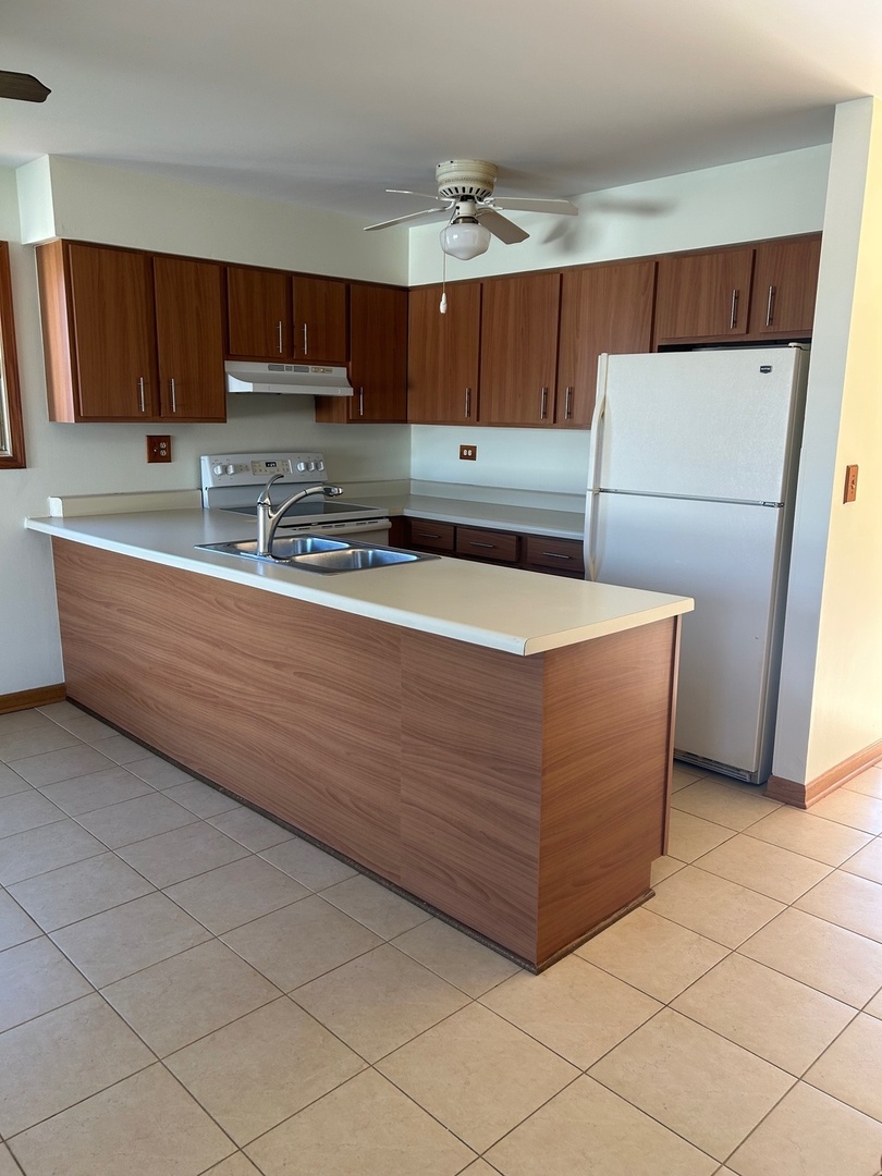 626 Terry Court, Unit A Roselle, IL 60172 - Photo 2 of 15 a kitchen with kitchen island cabinets and oven