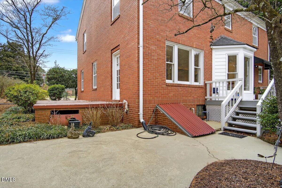 2064 Oxford Road Henderson, NC 27536 - Photo 51 of 68 a view of a house with backyard and sitting area