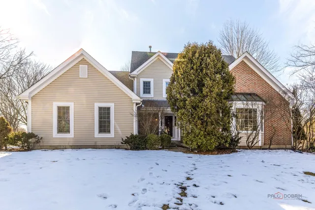 $879,000 | 275 East Saddle Back Road, Vernon Hills, IL 60061