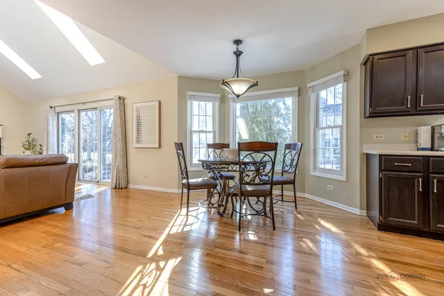 $879,000 | 275 East Saddle Back Road, Vernon Hills, IL 60061