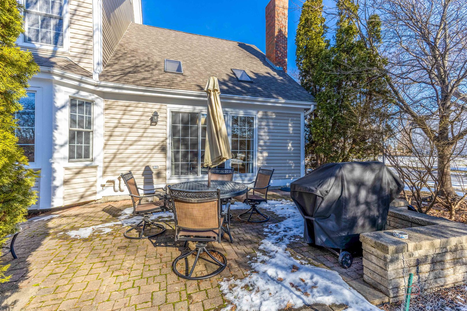 275 East Saddle Back Road Vernon Hills, IL 60061 - Photo 29 of 32 a view of a patio with table and chairs and potted plants