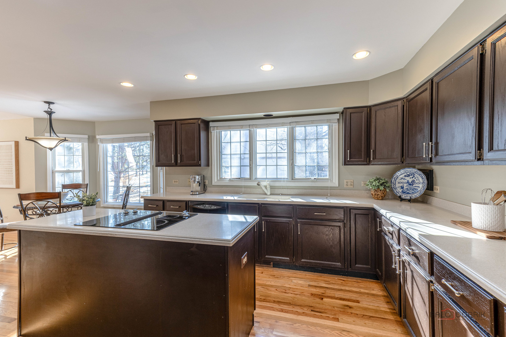 275 East Saddle Back Road Vernon Hills, IL 60061 - Photo 8 of 32 a kitchen with a sink stove and cabinets