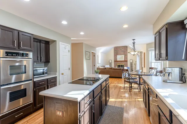 $879,000 | 275 East Saddle Back Road, Vernon Hills, IL 60061