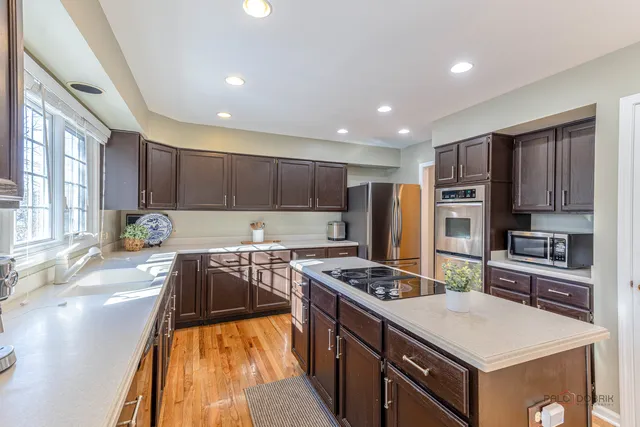 $879,000 | 275 East Saddle Back Road, Vernon Hills, IL 60061