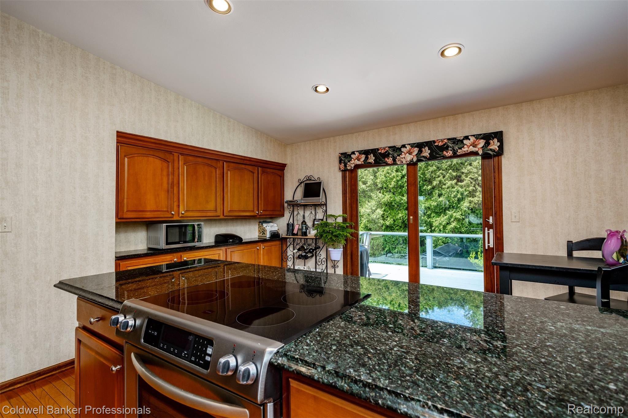 329 Lake Shore Road Grosse Pointe, MI 48236 - Photo 16 of 41 329 Lakeshore S028.jpg