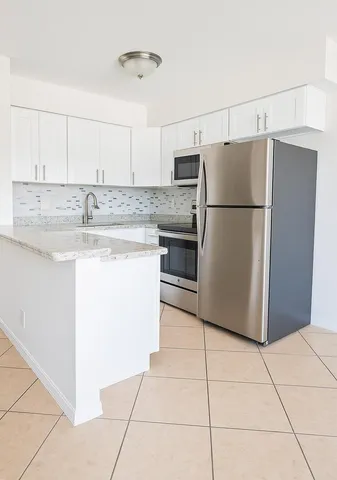 $1,975 | 4670 Northeast 5th Avenue, Unit 7, Boca Raton, FL 33431