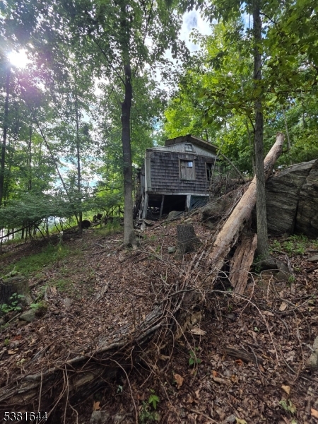13 Stonehenge Road Lake Hopatcong, NJ 07849 - Photo 5 of 12 a backyard of a house with lots of green space