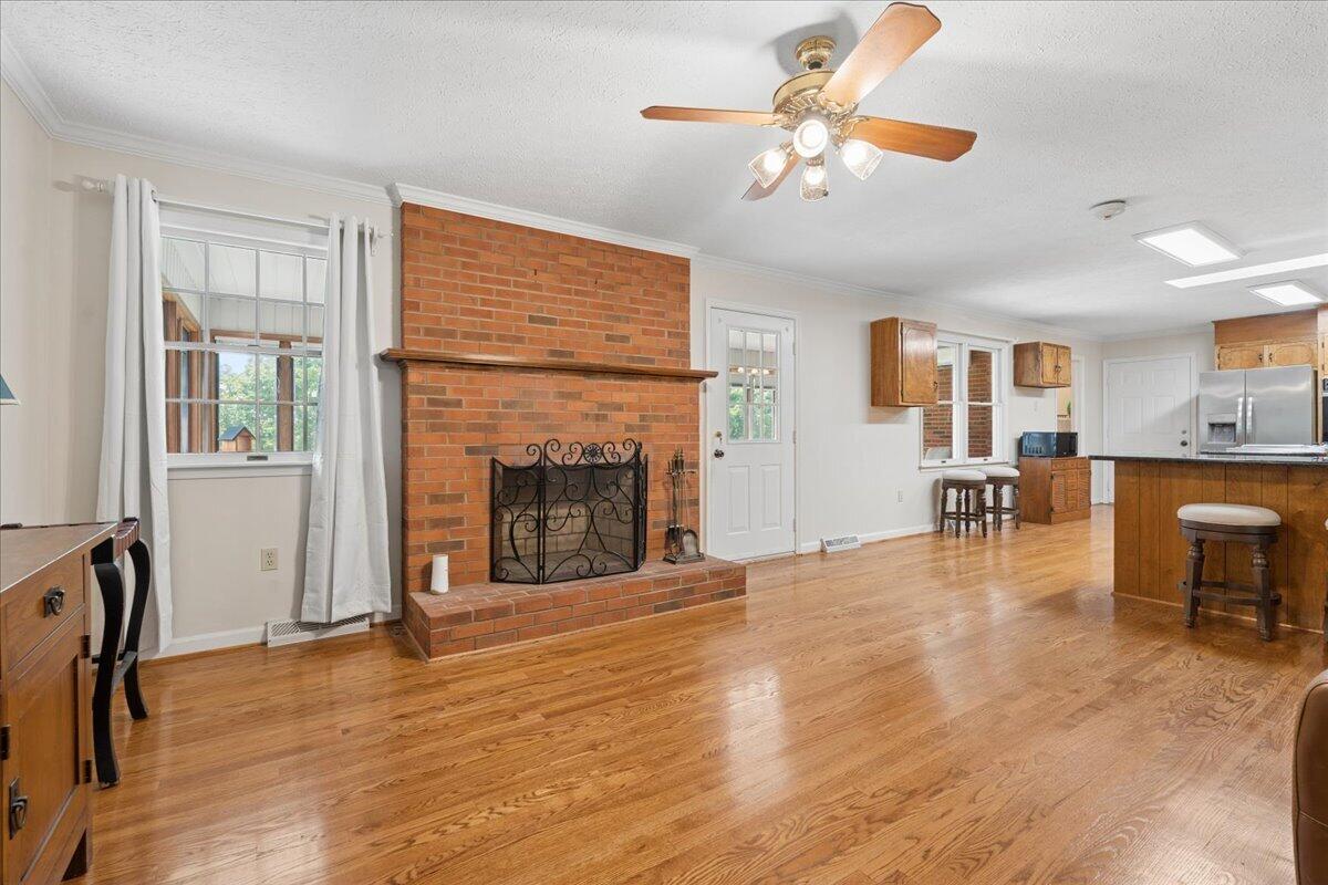 218 North Branch Road Bedford, VA 24523 - Photo 14 of 58 Family Room