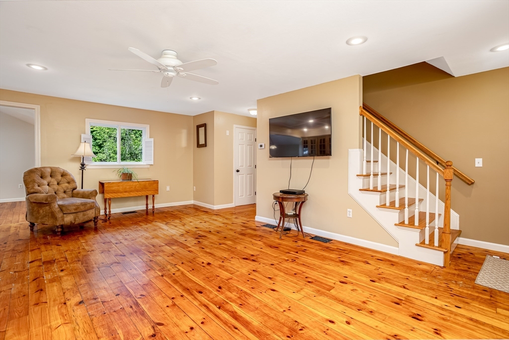 377 Main Street Townsend, MA 01474 - Photo 6 of 42 Gallery Image 6