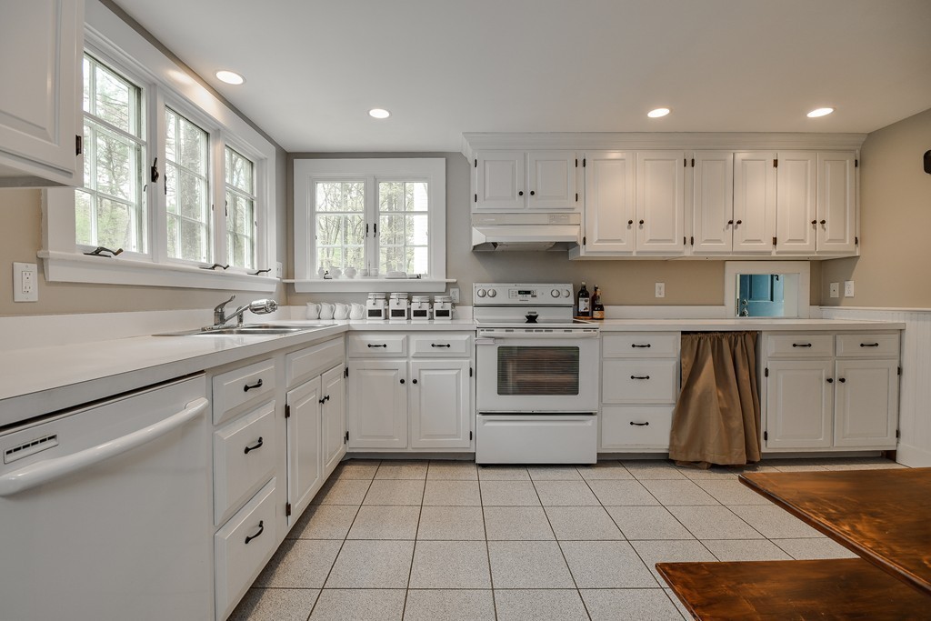 75 Walpole Street Dover, MA 02030 - Photo 9 of 21 Gallery Image 9