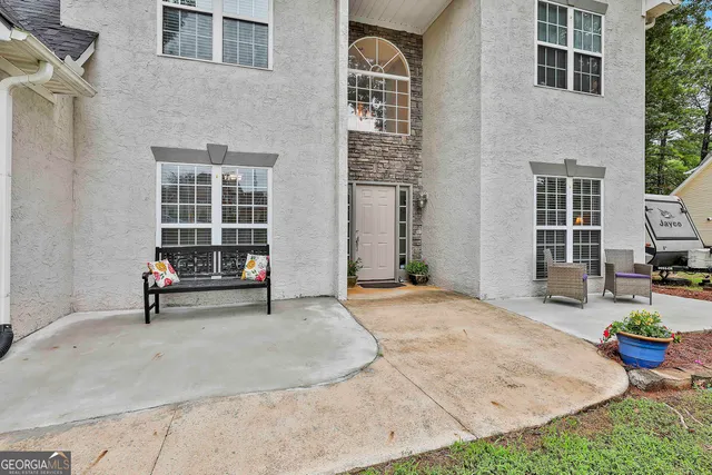 a view of a livingroom and dining room