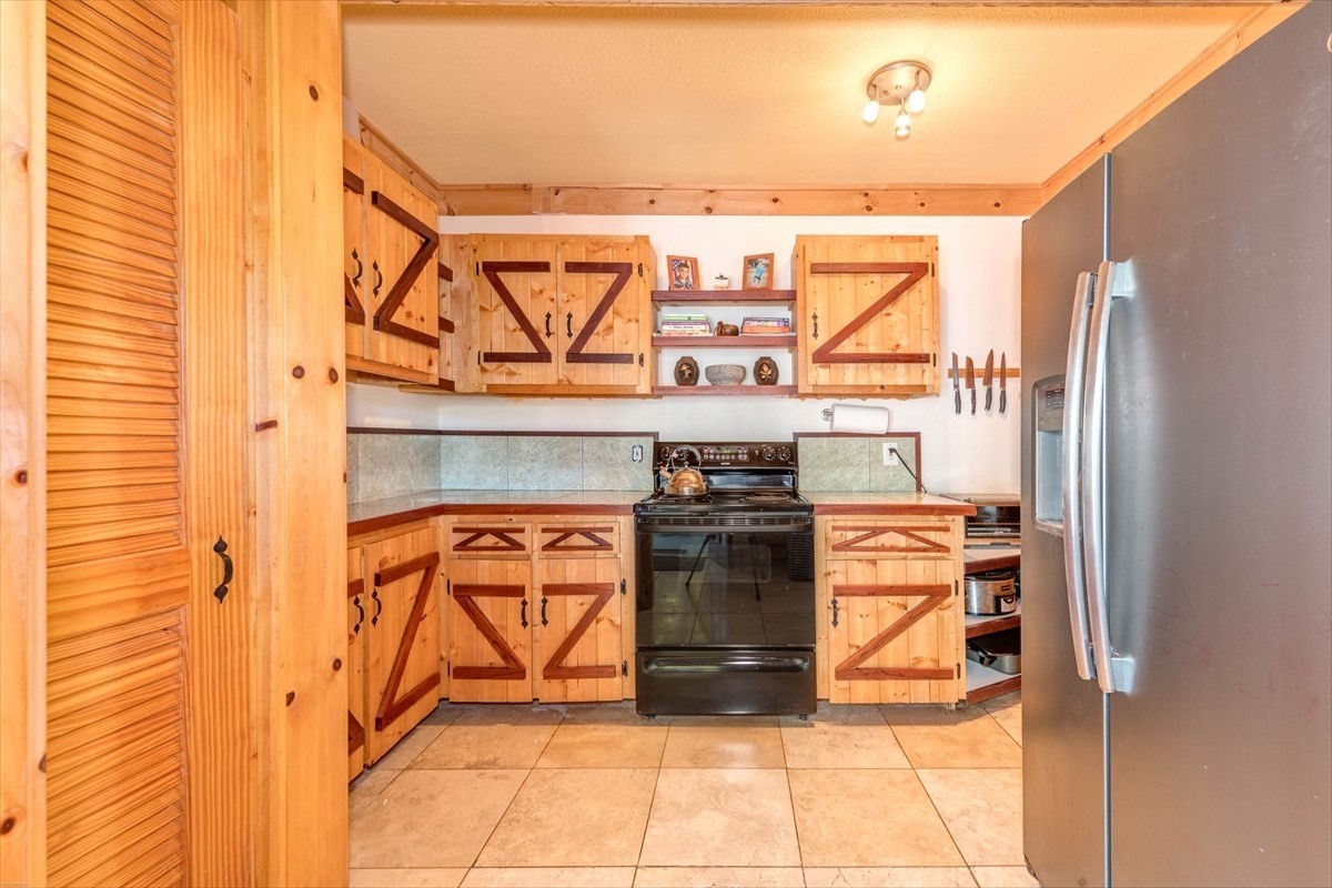 5121 Menehune Road, Unit 1 Waimea, HI 96796 - Photo 4 of 17 Gallery Image 4