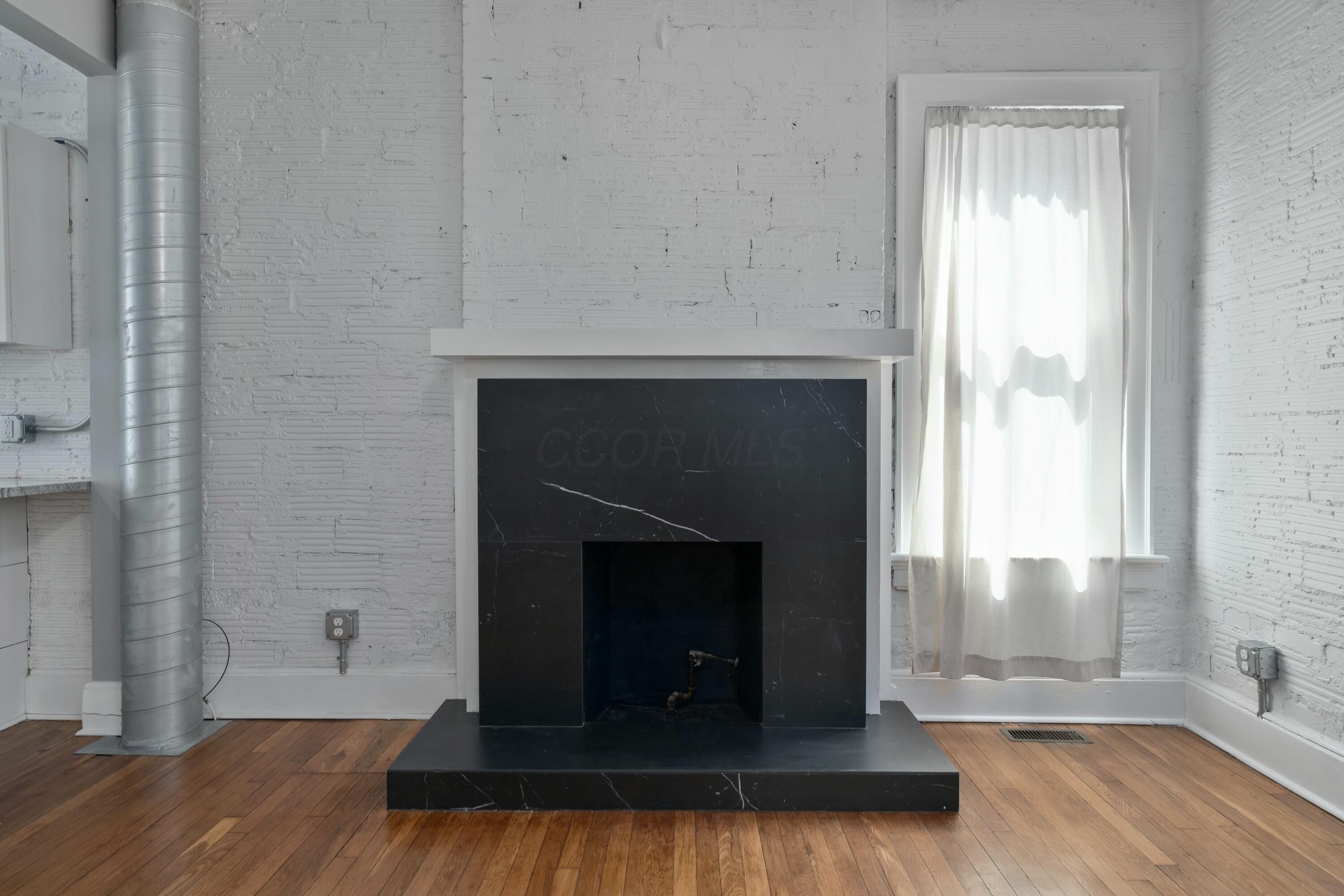 418 Berkeley Road Columbus, OH 43205 - Photo 7 of 37 Beautiful decorative fireplace
