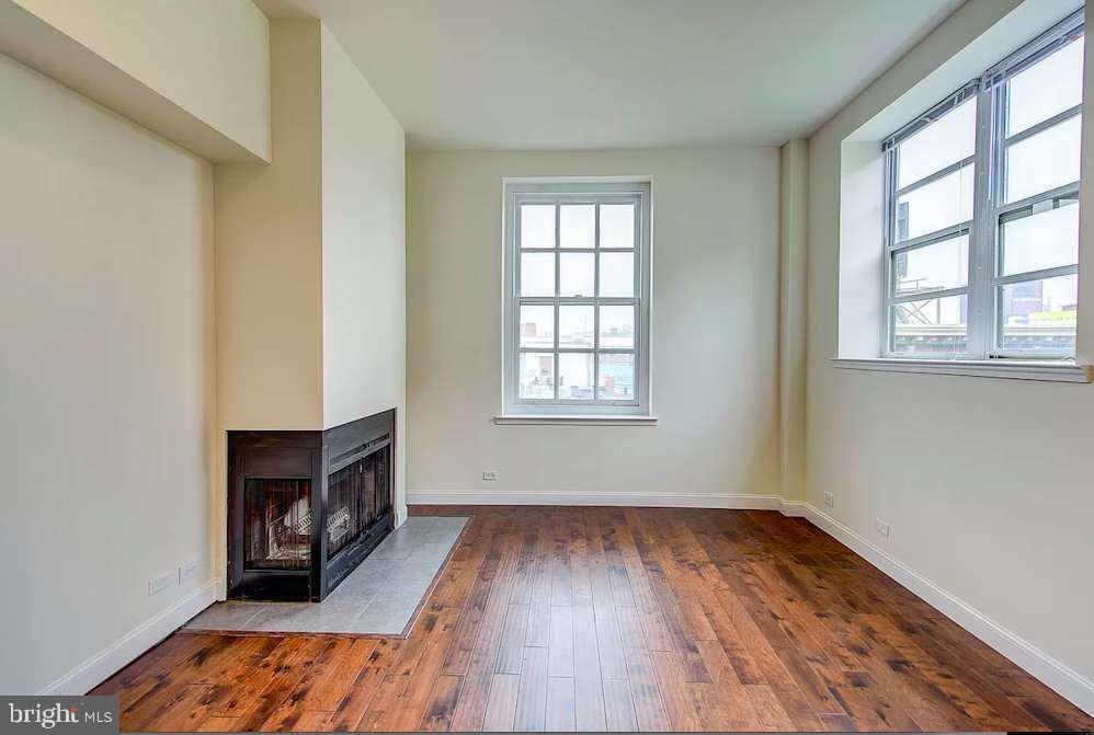 246 North 3rd Street, Unit 5D Philadelphia, PA 19106 - Photo 2 of 14