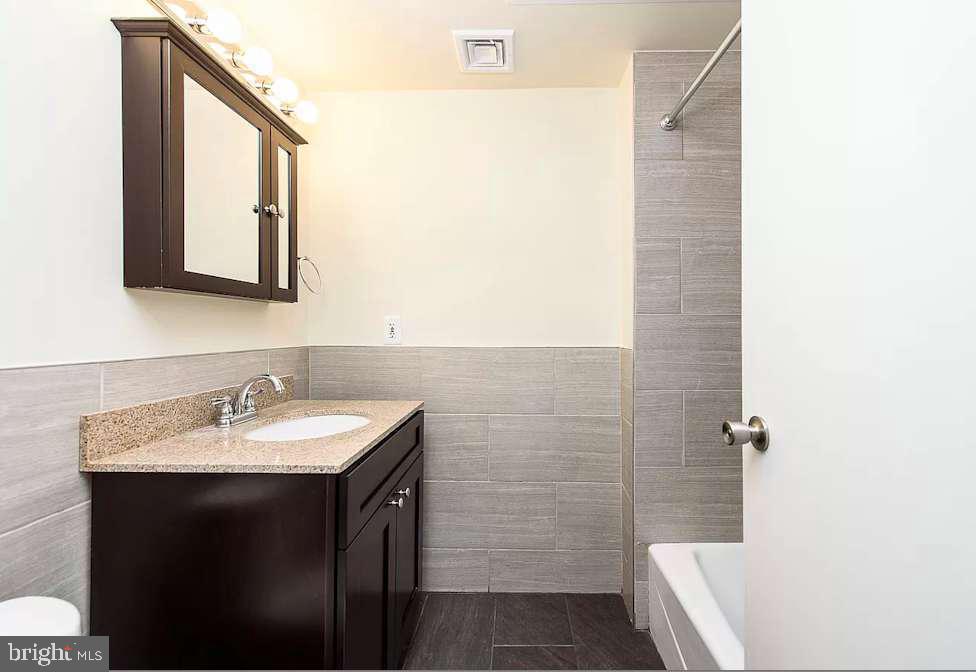 246 North 3rd Street, Unit 5D Philadelphia, PA 19106 - Photo 13 of 14
