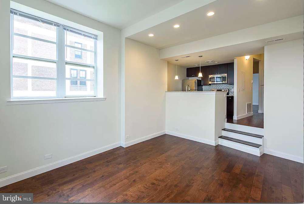 246 North 3rd Street, Unit 5D Philadelphia, PA 19106 - Photo 3 of 14