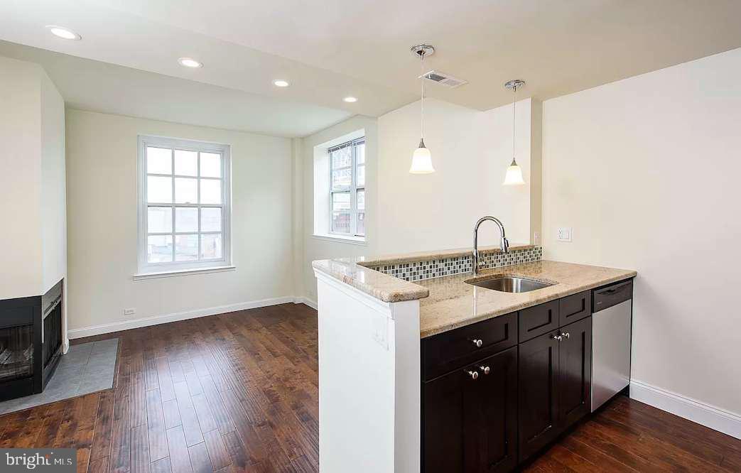 246 North 3rd Street, Unit 5D Philadelphia, PA 19106 - Photo 5 of 14