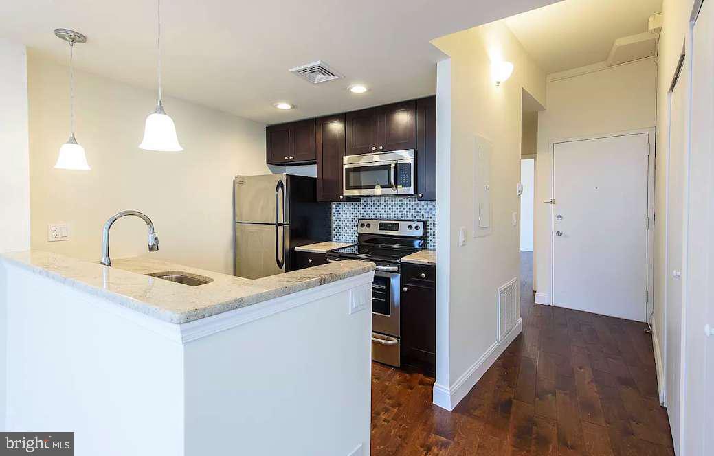 246 North 3rd Street, Unit 5D Philadelphia, PA 19106 - Photo 6 of 14