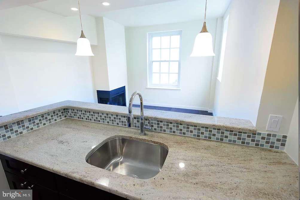 246 North 3rd Street, Unit 5D Philadelphia, PA 19106 - Photo 8 of 14