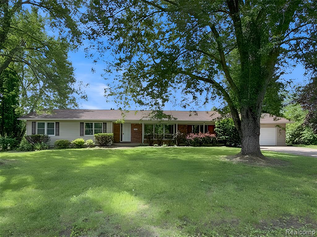 140 Darwin Road Pinckney, MI 48169 - Photo 1 of 18