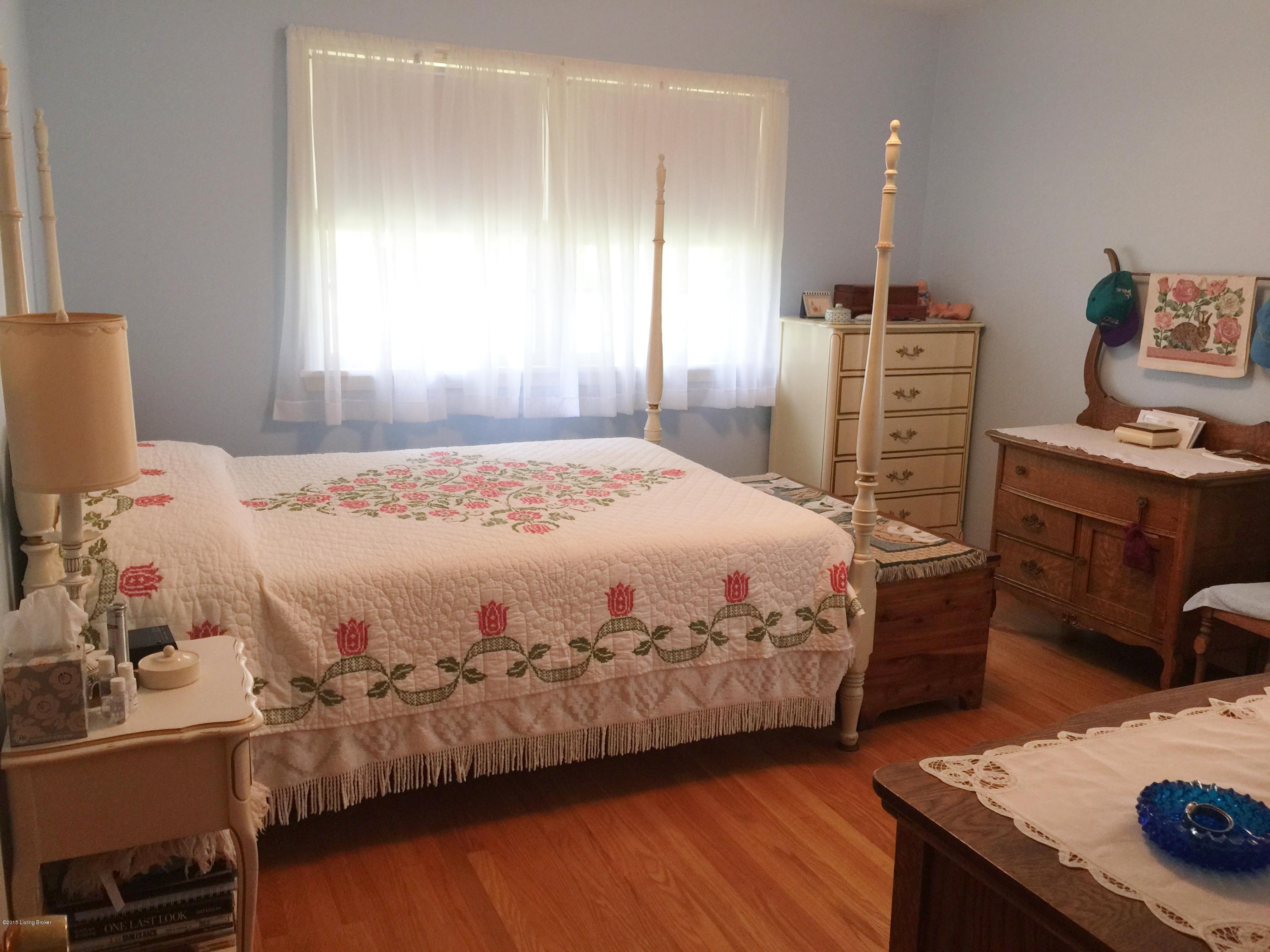 3518 Hanover Road Louisville, KY 40207 - Photo 15 of 42 Large Bedrm