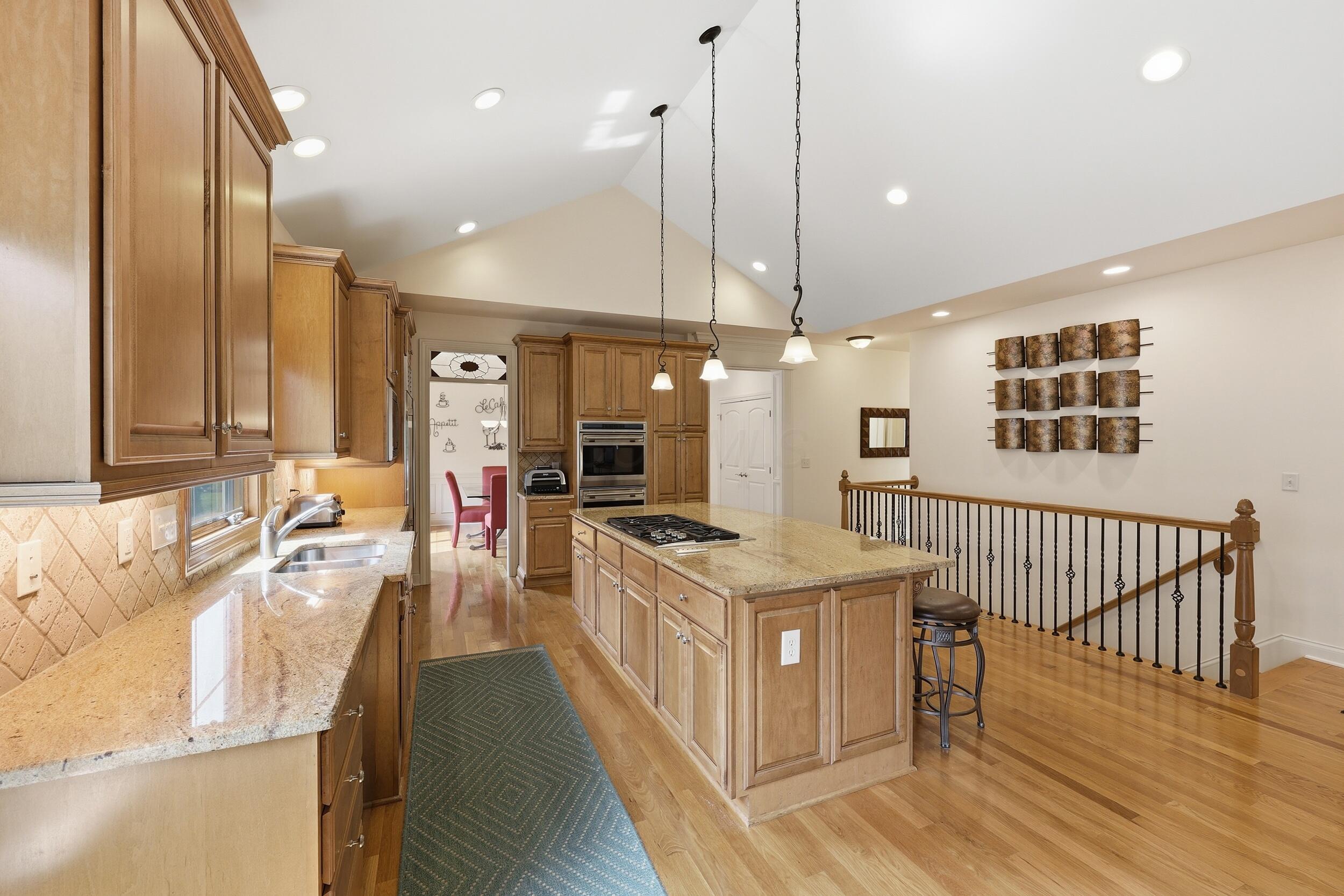 3233 Armscote Road Dublin, OH 43017 - Photo 17 of 46 Kitchen