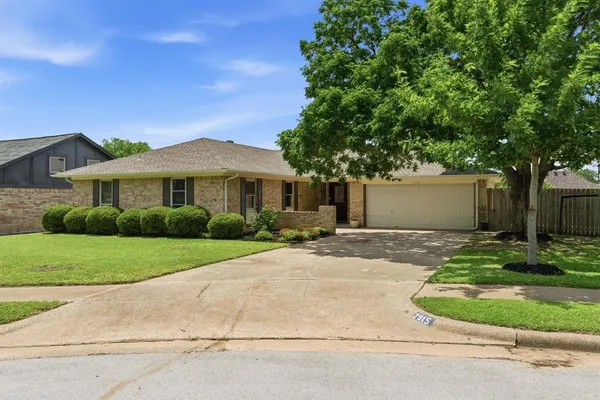 $382,617 | 2915 Post Oak Court, Bedford, TX 76021