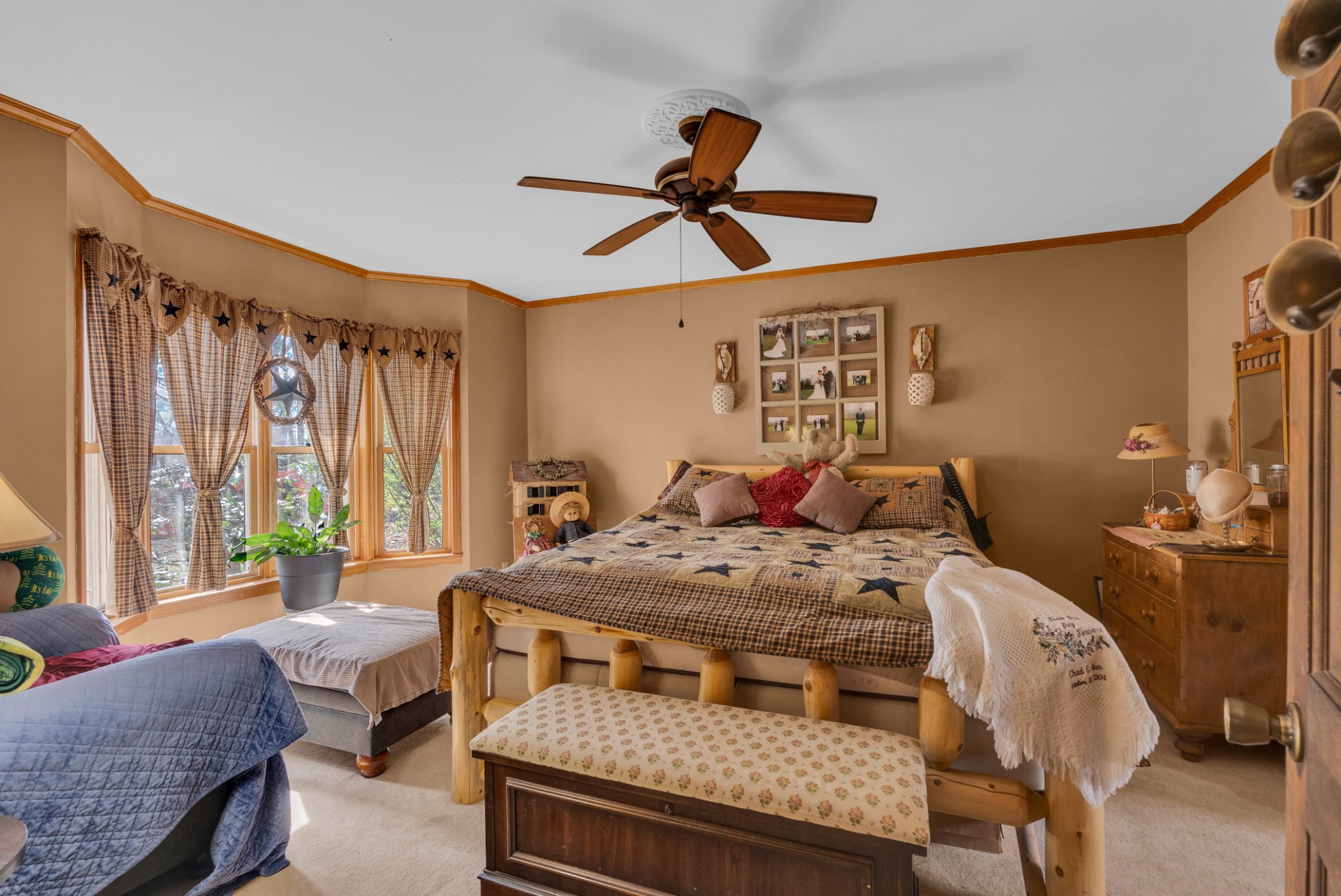139 Bilbrey Road Livingston, TN 38570 - Photo 21 of 35 a living room with furniture and a window