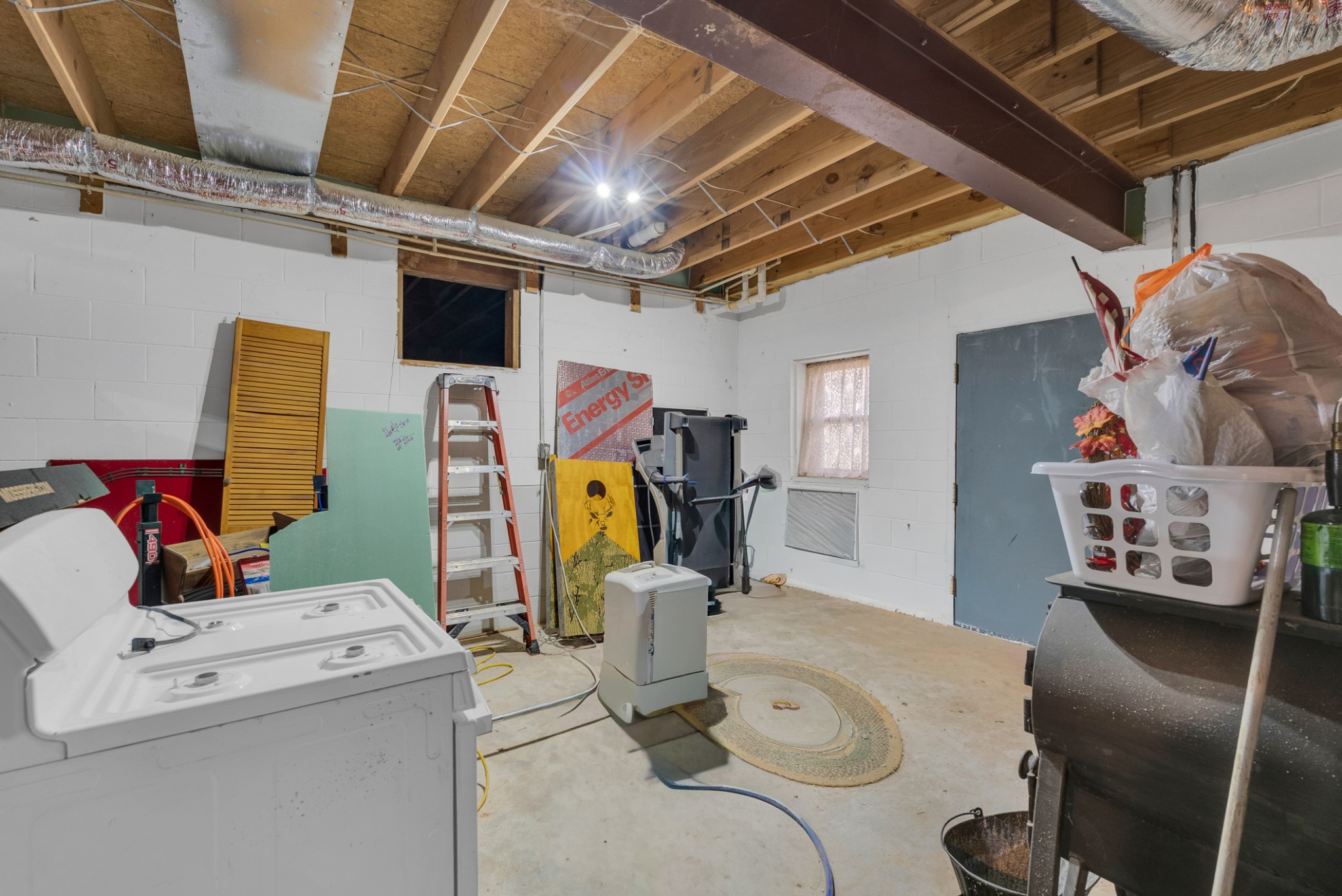 139 Bilbrey Road Livingston, TN 38570 - Photo 27 of 35 a utility room with dryer and washer