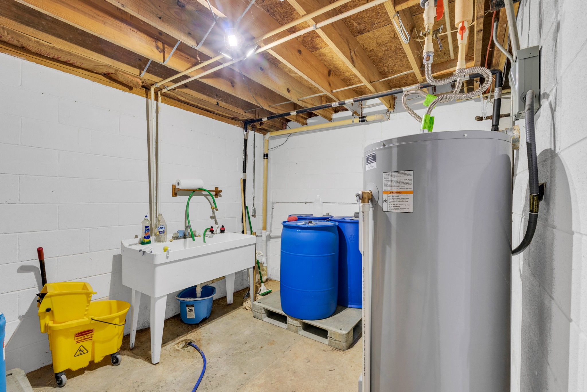 139 Bilbrey Road Livingston, TN 38570 - Photo 28 of 35 a utility room with dryer and washer