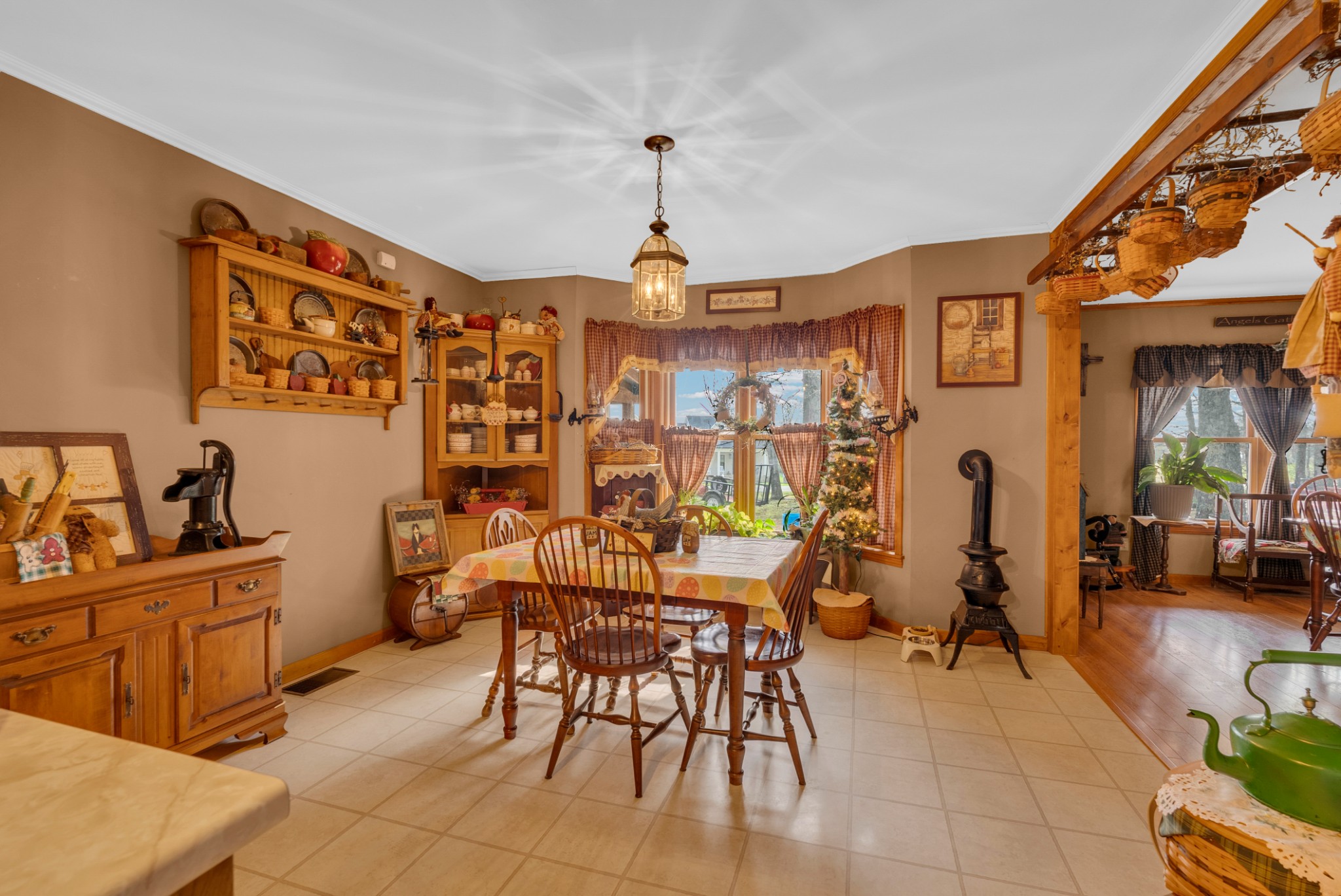 139 Bilbrey Road Livingston, TN 38570 - Photo 7 of 35 a view of a livingroom with furniture and entryway