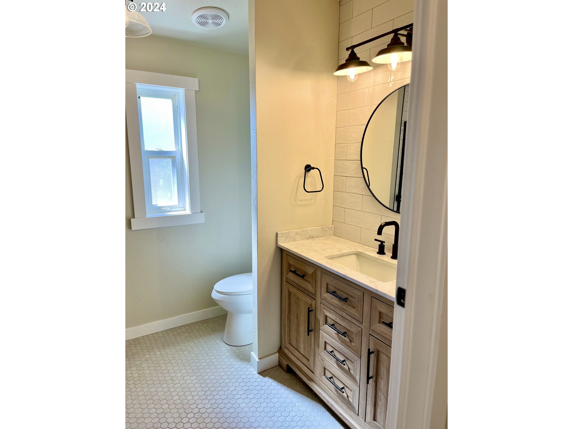 340 Northeast Crest Street, Unit 18 Sublimity, OR 97385 - Photo 12 of 23